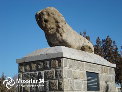 مجسمه شیر سنگی